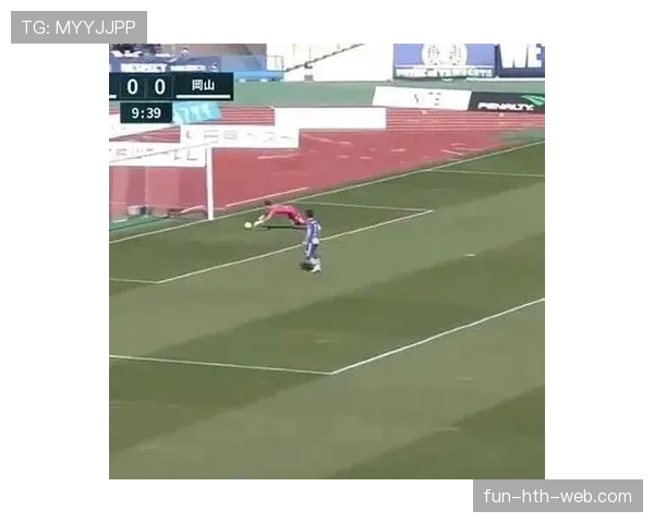 双重触球规则：再触球判定条件与裁判判罚为间接任意球