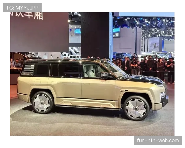 拉菲尼亚买的那辆车，是不是直接开进了土豪车展？