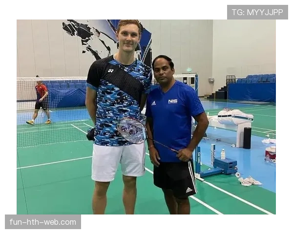 安赛龙训练完直接啃鸡胸肉，这自律谁顶得住啊