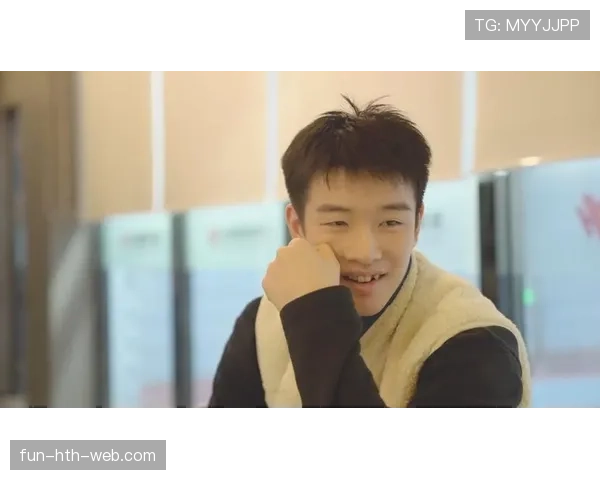 李诗沣训练完直接去奢侈品店刷卡，这自律和消费反差谁懂啊